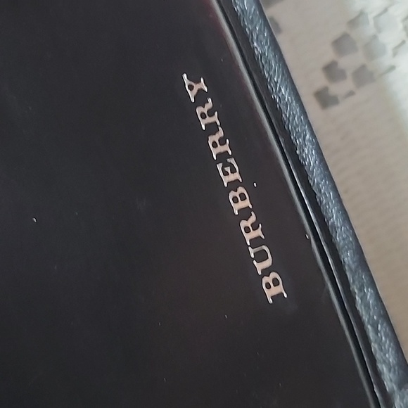 Burberry Black Wallet with Bifold Design and Leather Trim - Picture 3 of 12